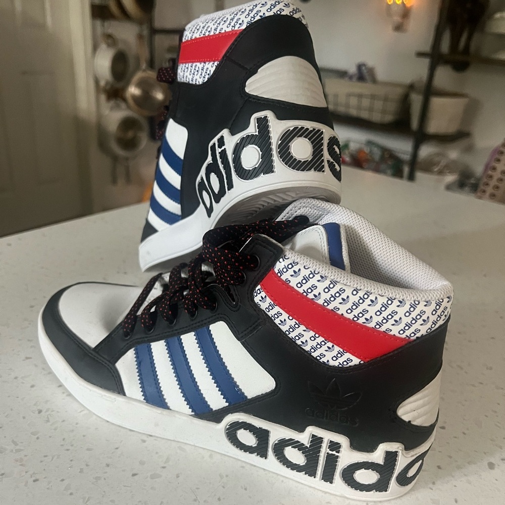 ADIDAD 9 1/2 mens